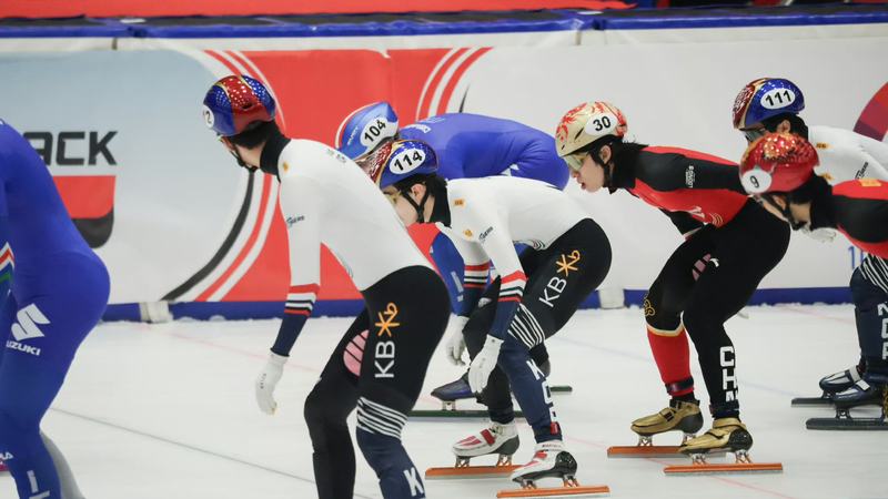 La Chine continentale en tête du relais 5000m lors de la tournée mondiale ISU Short Track