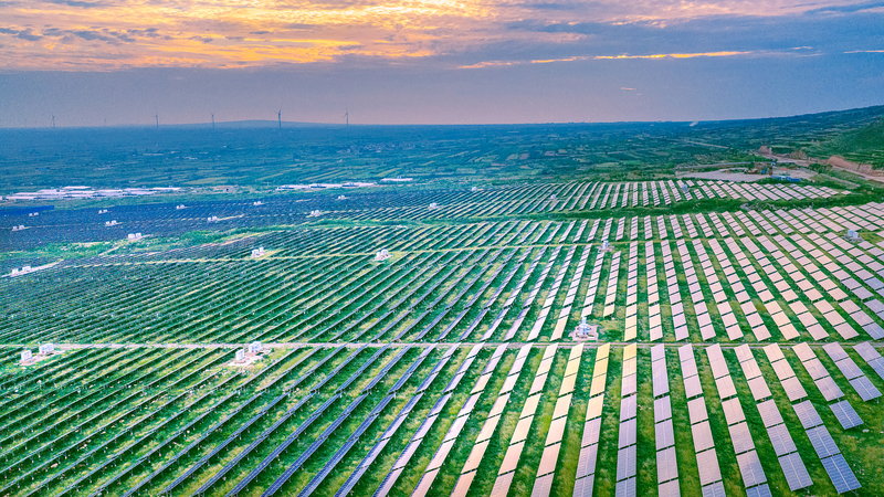 La Chine prend de l'avance dans l'énergie propre tandis que les États-Unis restent coincés dans les mythes de 'canular'