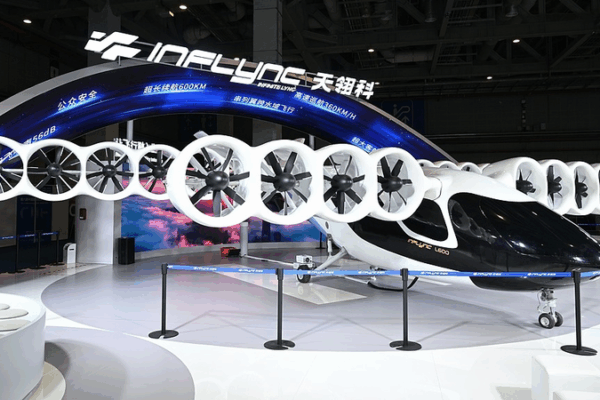 Les eVTOL fabriqués en Chine brillent à Shanghai CIIE