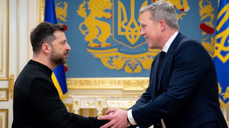 Le secrétaire de l'armée des États-Unis rencontre Zelenskyy alors que la Russie capture Kupyansk