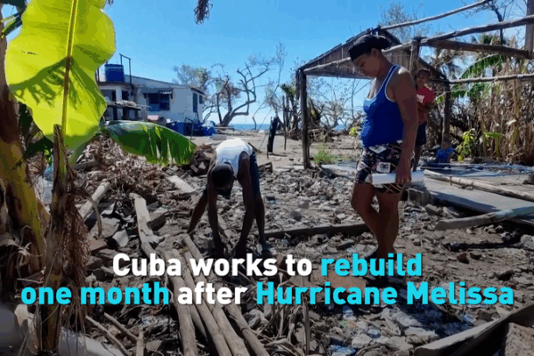 Un mois après l'ouragan Melissa, la reconstruction de Cuba continue video poster