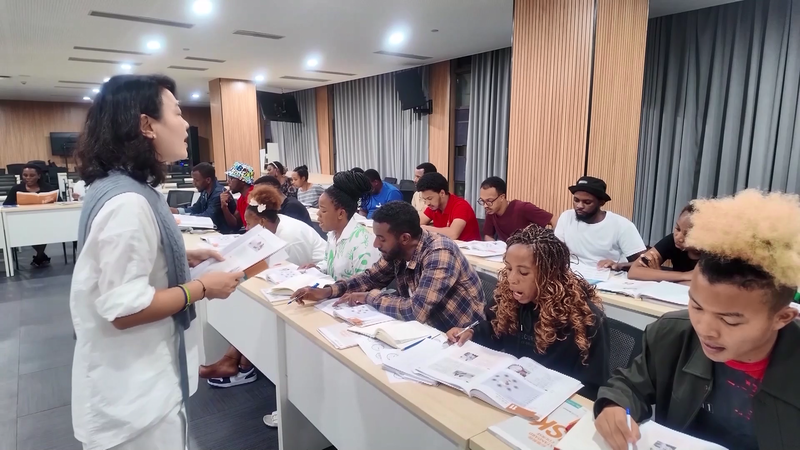 Le Coin Chinois à Sanya Favorise l'Intégration des Talents Internationaux video poster