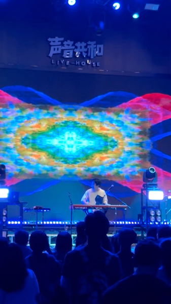 Le bonheur diurne et la vie nocturne néon de Guangzhou video poster