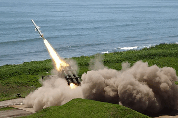 Des experts mettent en garde contre la montée du militarisme au Japon après les remarques de Takaichi sur Taïwan