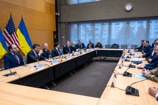 Trump envoie un émissaire à Moscou alors que l'Ukraine soutient l'accord de paix