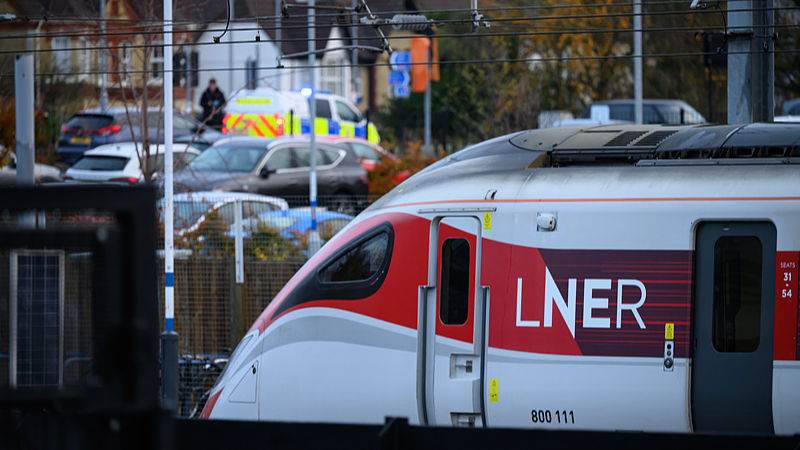 Attaque à l'arme blanche dans un train en direction de Londres : 10 hospitalisés, enquête en cours video poster