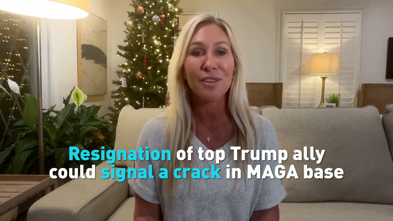 Un allié clé de Trump démissionne : la base MAGA se fracture-t-elle ? video poster