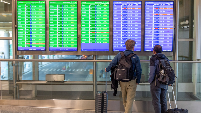 Le confinement aux États-Unis cloue au sol 1 200+ vols, les passagers ressentent la pression