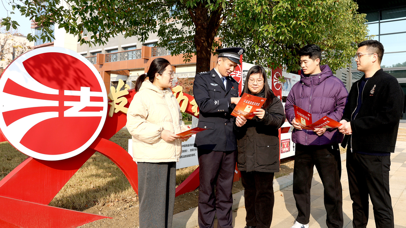 Xi Jinping exhorte à faire de nouveaux progrès dans l'état de droit en Chine