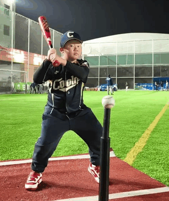 Jeunes frappeurs de Chongqing : rêver en grand au Club Coolda video poster