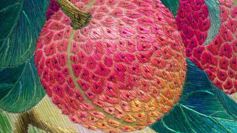 La broderie cantonaise ravive l'héritage du litchi