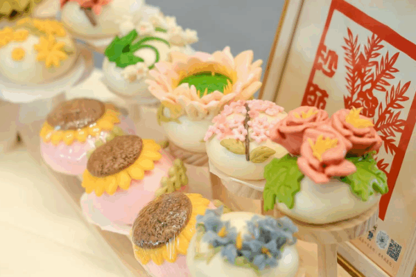 Les acheteurs mondiaux à l'exposition de Xi'an découvrent la médecine traditionnelle chinoise de pointe