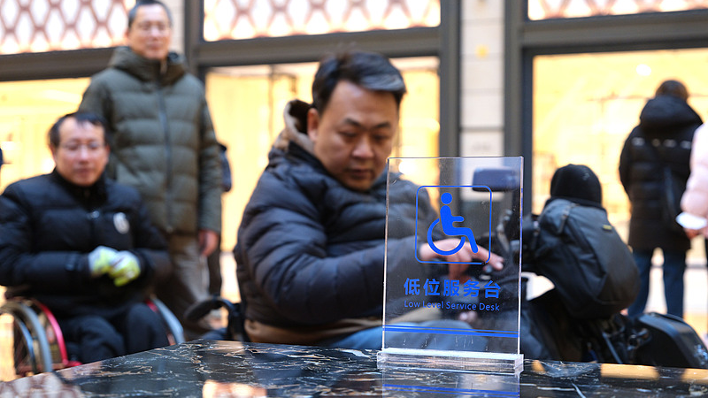 Peng Liyuan et la reine Letizia défendent l'inclusion des personnes handicapées à Pékin