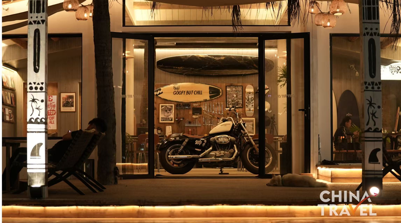 Wanning_s_Riyue_Bay__Surf__soleil_et_style_de_vie_insulaire