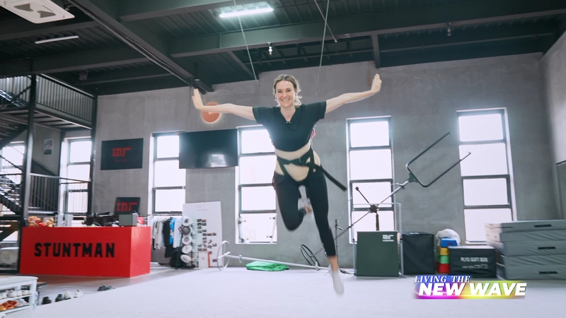 Comment les talents étrangers façonnent le cinéma de la Chine continentale video poster