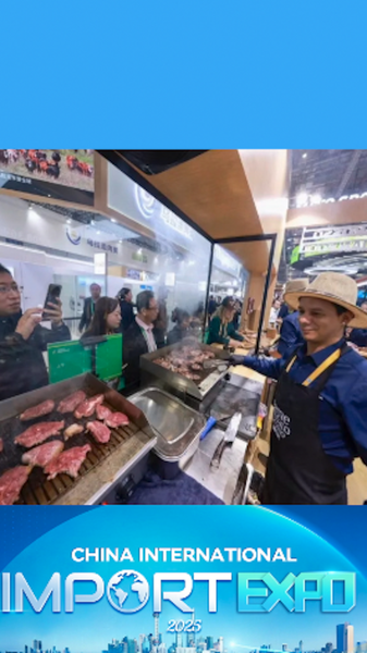 Les saveurs mondiales prennent le devant de la scène à l'Expo d'Importation de Shanghai video poster