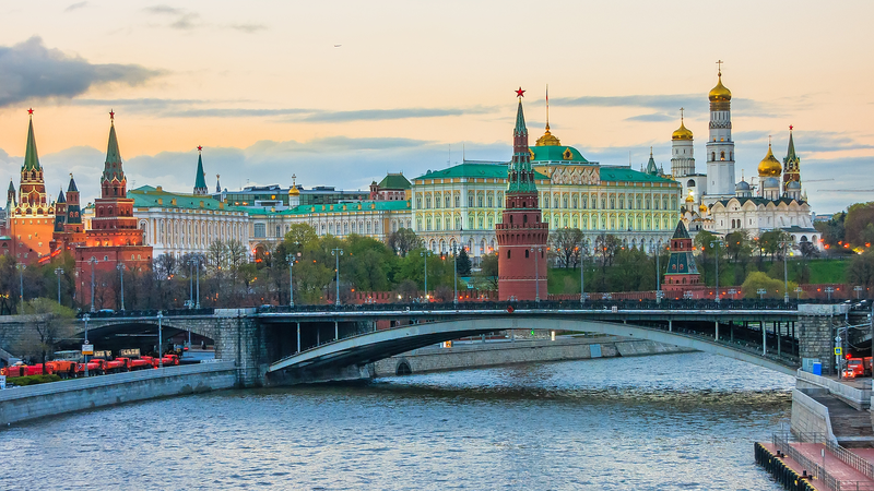 Le Premier ministre chinois arrive à Moscou pour la 24e réunion des chefs de gouvernement de l'OCS