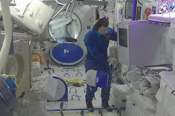 Shenzhou-20 rentre seul chez lui après une frayeur de débris spatiaux