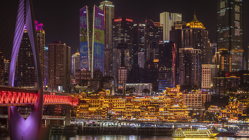 Paysage nocturne éblouissant à la grotte de Hongya à Chongqing video poster
