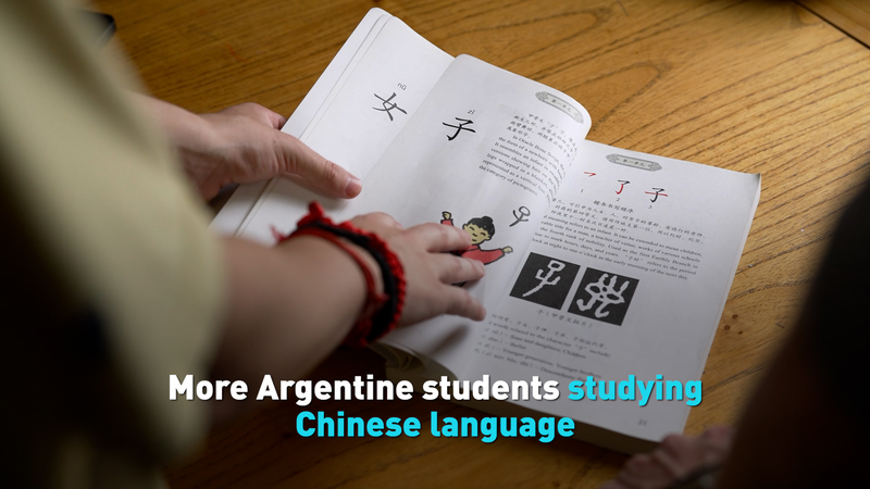 Premier finaliste argentin au Chinese Bridge déclenche un boom de l'apprentissage du mandarin video poster