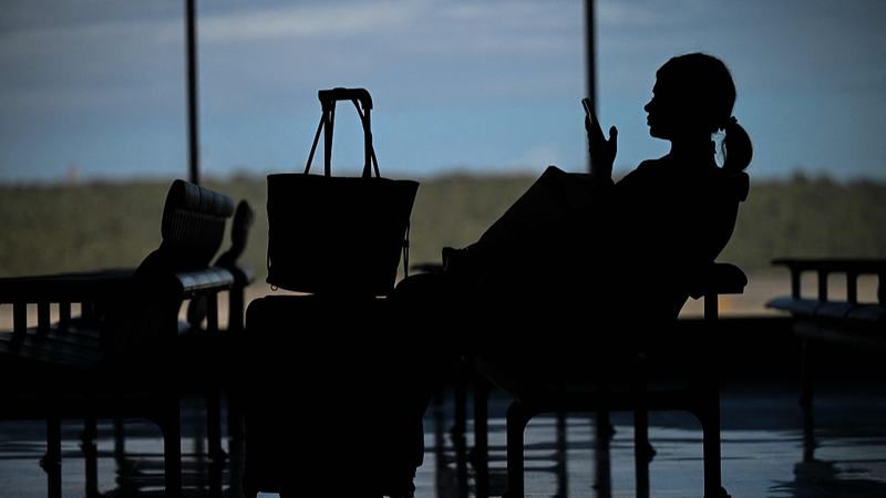 Cieux Vides : Le Radar en Direct Montre la Fermeture de l'Espace Aérien du Venezuela video poster