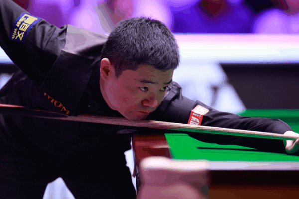 Ding Junhui bat Xu Si 6-4 pour atteindre les huitièmes de finale du championnat du Royaume-Uni