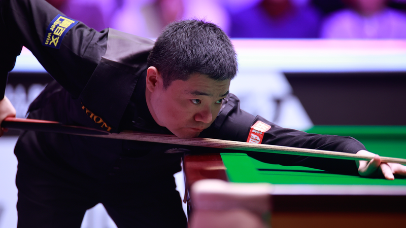 Ding Junhui bat Xu Si 6-4 pour atteindre les huitièmes de finale du championnat du Royaume-Uni