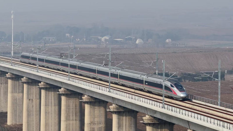 Un nouveau train à grande vitesse réduit le trajet Wuhan-Yichang à 69 minutes