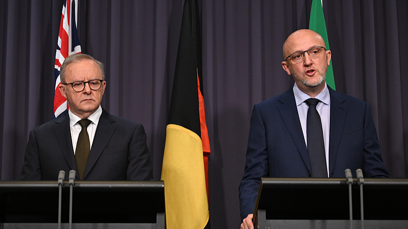 Fusillade à Bondi Beach pendant Hanoucca : Albanese la qualifie de 'terrible acte terroriste'