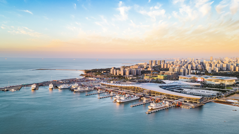 Le port de libre-échange de Hainan met les voiles en tant que hub mondial d'investissement video poster