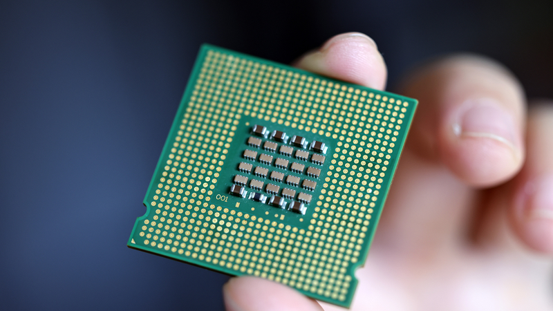 La Chine riposte contre les tarifs douaniers américains sur les puces, invoquant une violation de l'OMC