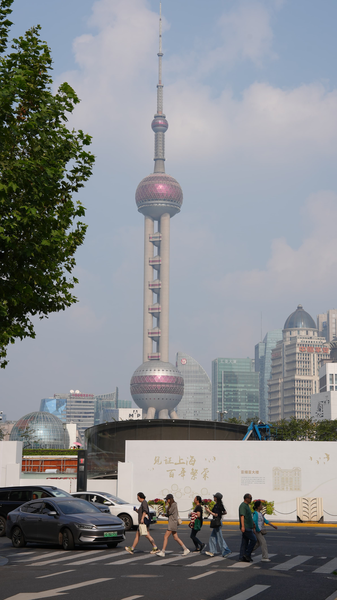 Shanghai Cyberpunk : Lumières Néon et Rêves Futuristes video poster