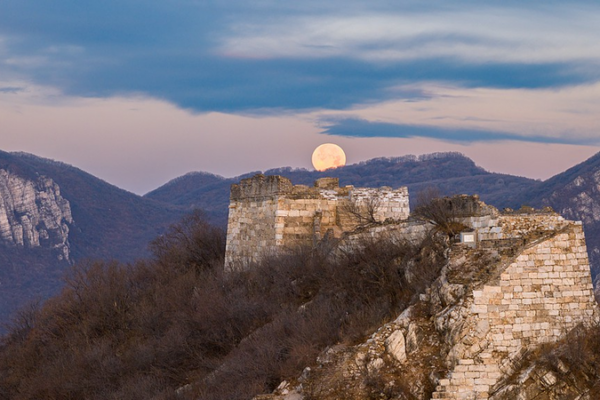 La dernière super lune de 2025 : La lune froide illumine le monde