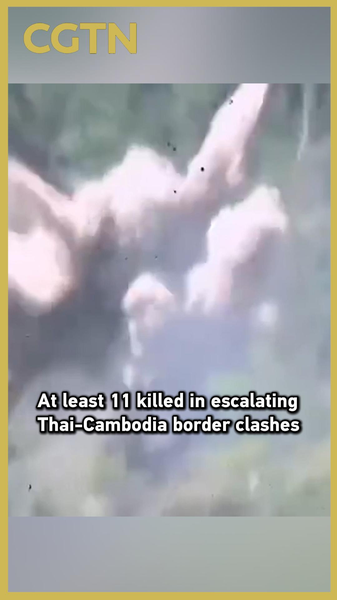 11 morts dans de nouveaux affrontements à la frontière Thaïlande-Cambodge video poster