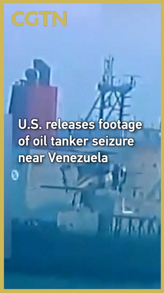 Les États-Unis publient des images de la saisie d'un pétrolier près du Venezuela video poster