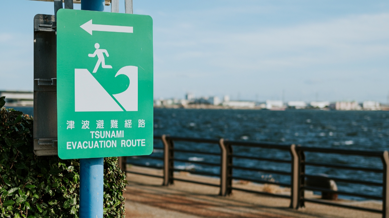 Séisme de magnitude 6,7 frappe le nord du Japon, alertes tsunami émises video poster