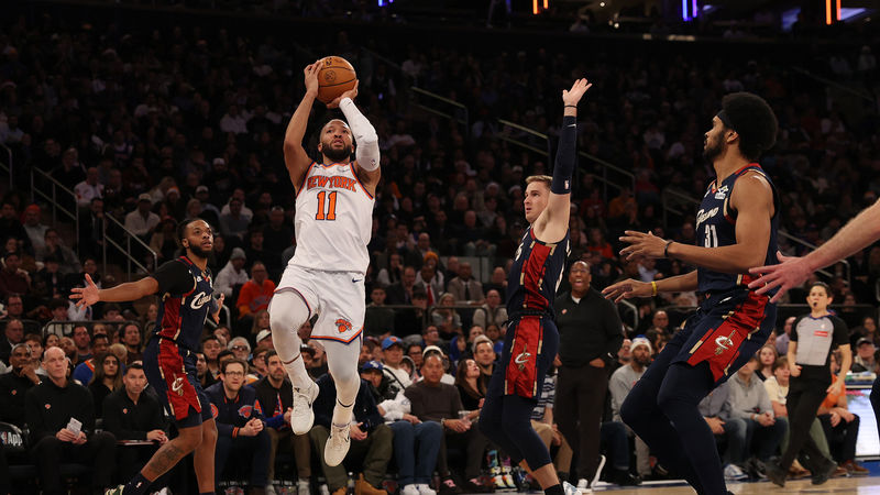 Les Knicks remontent un déficit de 17 points pour un thriller de Noël contre les Cavs
