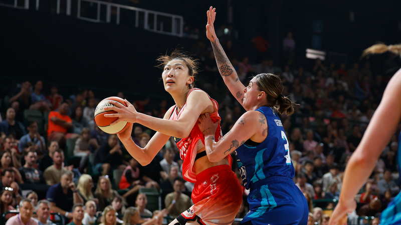 Han_Xu_brille_alors_que_Perth_Lynx_bat_Melbourne_Boomers_98_81