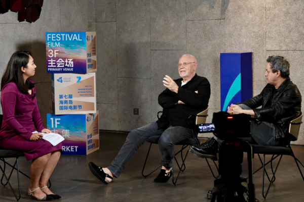 Les voyageurs étrangers louent l'accès sans visa de 240 heures en Chine video poster