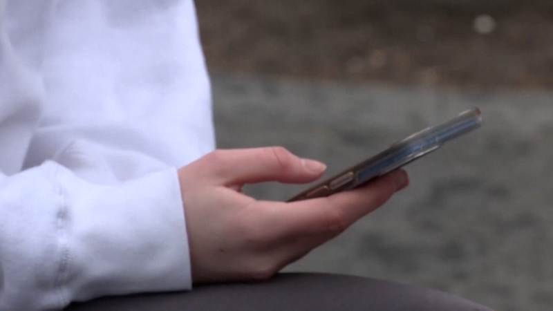 Les États-Unis pourraient exiger que les voyageurs sans visa partagent leur historique des réseaux sociaux video poster