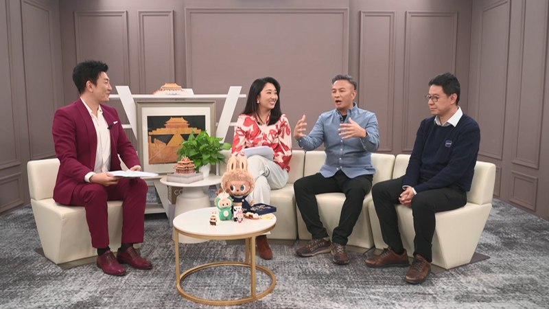 Les principales questions que les touristes posent en Chine, expliquées par le guide Michael Yao video poster