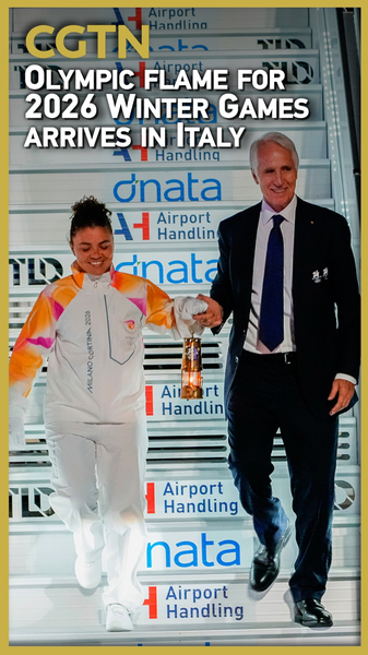 La_flamme_olympique_arrive_en_Italie_pour_lancer_le_relais_du_flambeau_2026 video poster