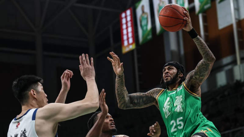 Liaoning_rugit_vers_une_victoire_95_79_contre_Guangsha_dans_un_affrontement_CBA