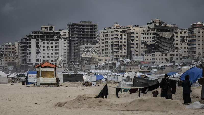 Les troupes internationales seront déployées dans Gaza d'ici janvier 2026 alors que les inondations menacent les résidents déplacés
