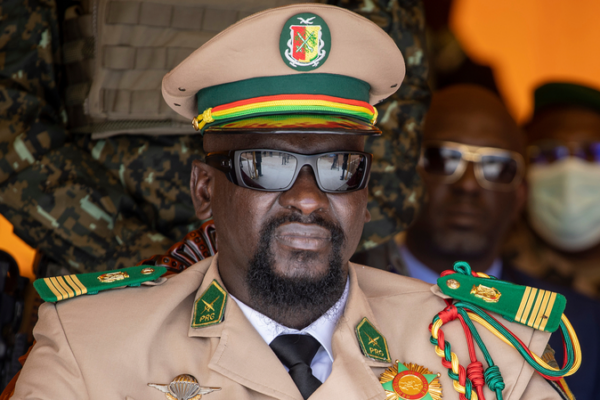 Doumbouya de Guinée remporte la présidence avec 86,7 % des voix