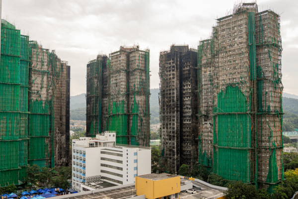 Hong Kong ordonne des vérifications urgentes de sécurité incendie après l'incendie de Wang Fuk Court