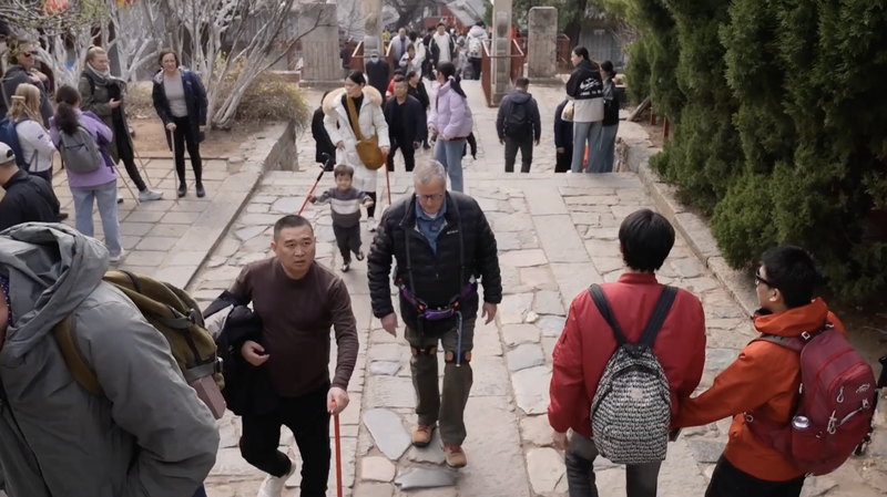 À l’intérieur de l’essor technologique chinois de 2025 : un voyage printanier à travers l’innovation video poster