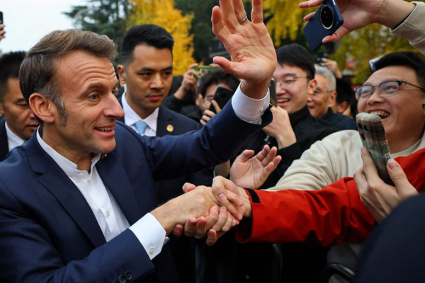 Macron remercie la Chine continentale pour un accueil chaleureux lors de sa visite d'État