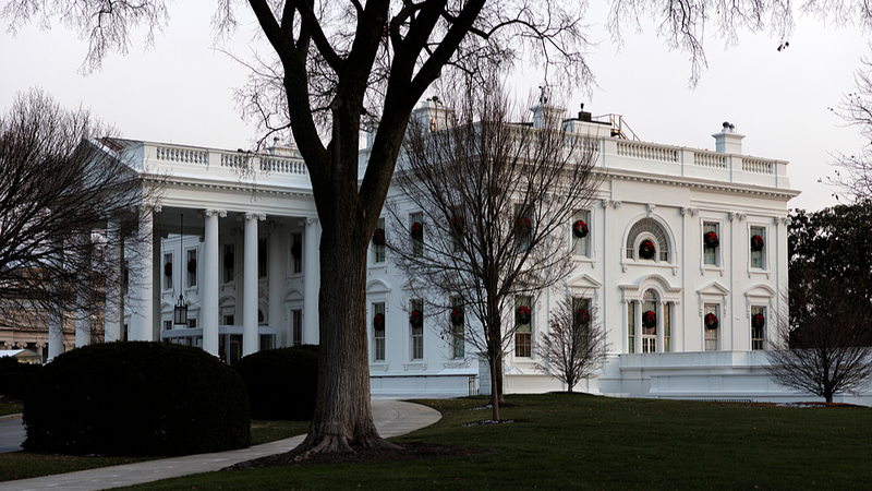 Trump étend les restrictions de voyage à environ 40 pays