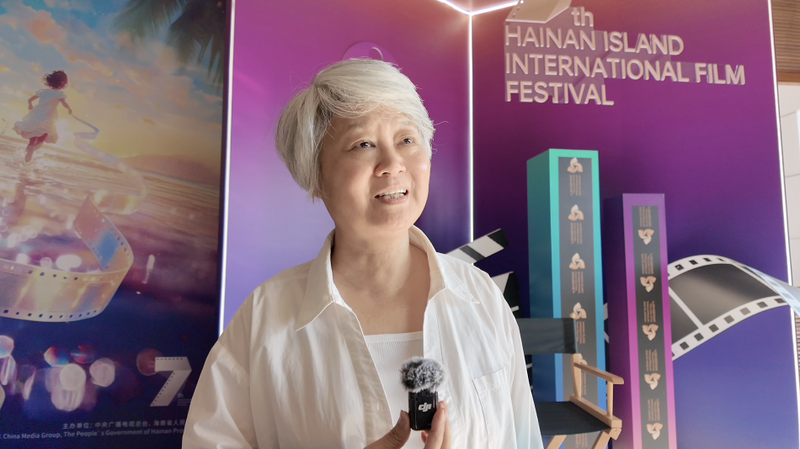 Relier_les_cultures___Wang_Yiyan_sur_les_docs_au_festival_de_Hainan_Island video poster